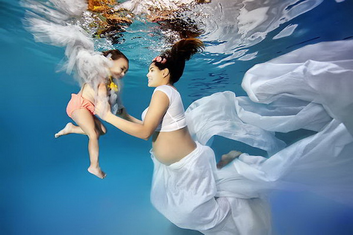 Мама и ребёнок Красота беременности в подводных съёмках