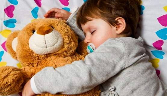 Как уложить маленького ребенка спать