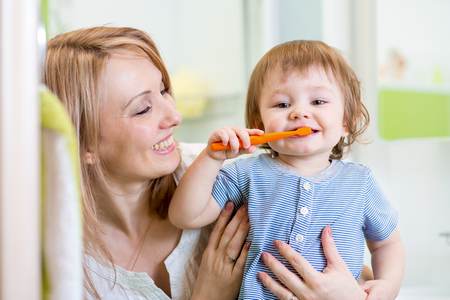 Как научить ребенка чистить зубы как научить ребенка чистить зубы