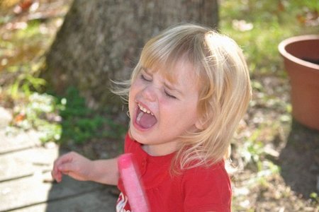 Как дети привлекают внимание целенаправленное поведение ребенка